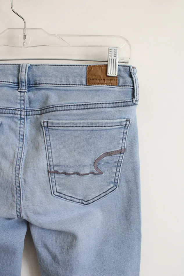 American Eagle Necklaces American Eagle Super Stretch Light Wash Skinny Jeans 4 Short