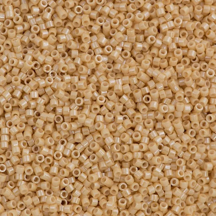 DB0205 Ceylon Beige Miyuki Delica 110 Peppy Beads Earrings