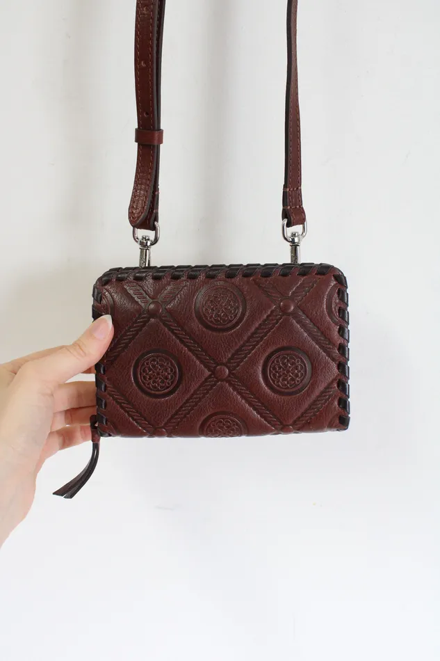 Earrings Brighton Ferrara Medium Brown Embossed Leather Zip Wallet Brighton