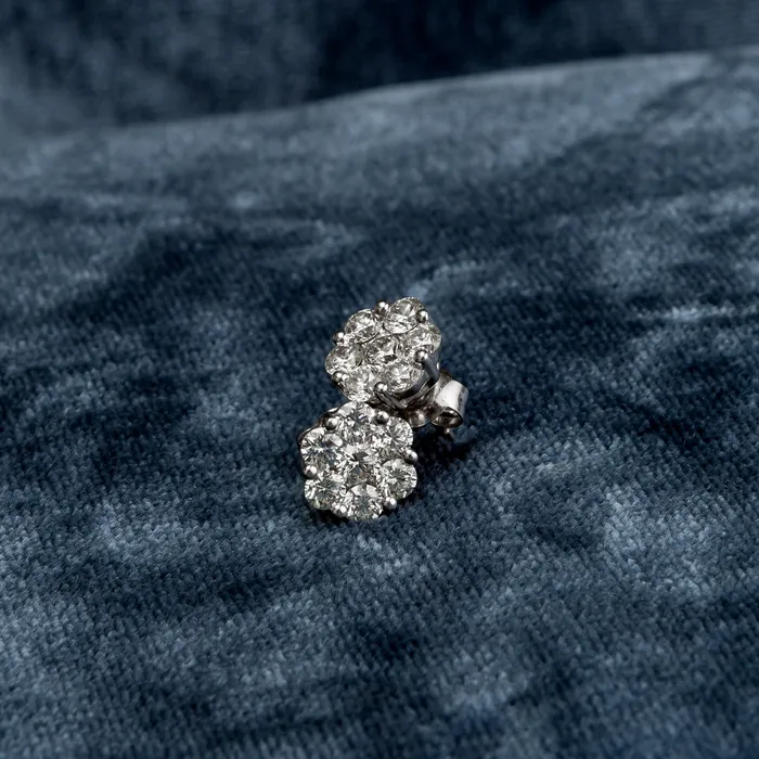 Earrings RACHEL LYNN CHICAGO 18 Karat White Gold Floral Stud Earrings 250cts