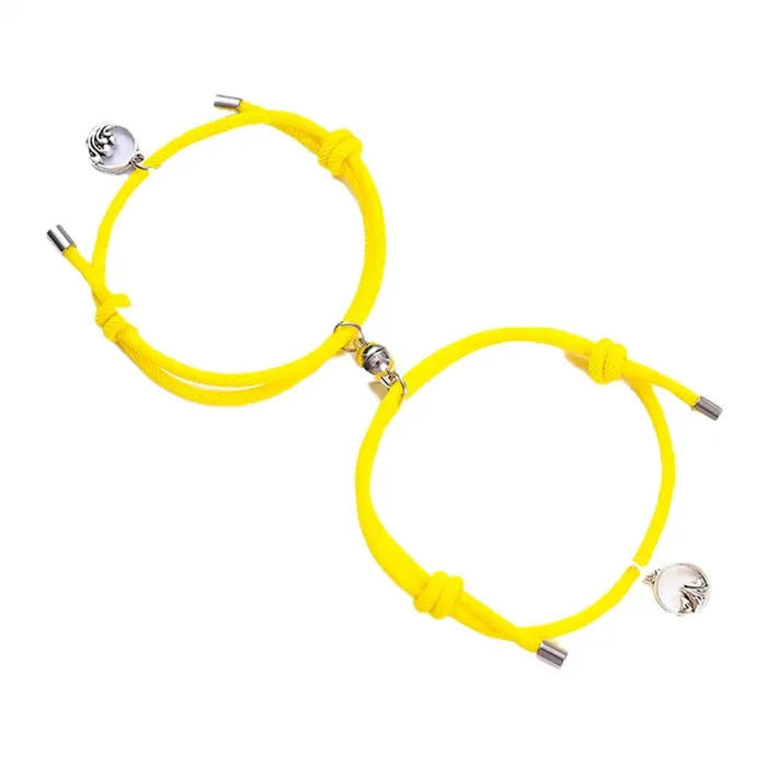 Gold Shield Pulseras de pareja Earrings