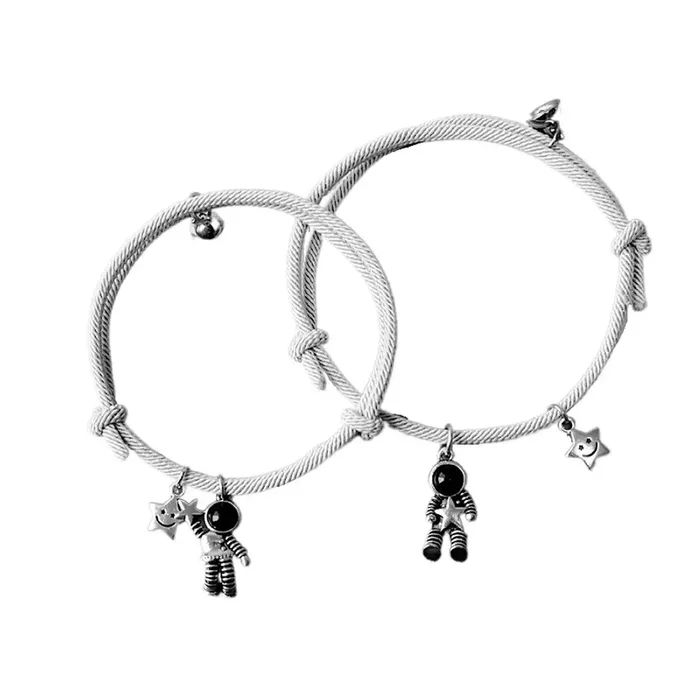 Gold Shield Pulseras de pareja Earrings