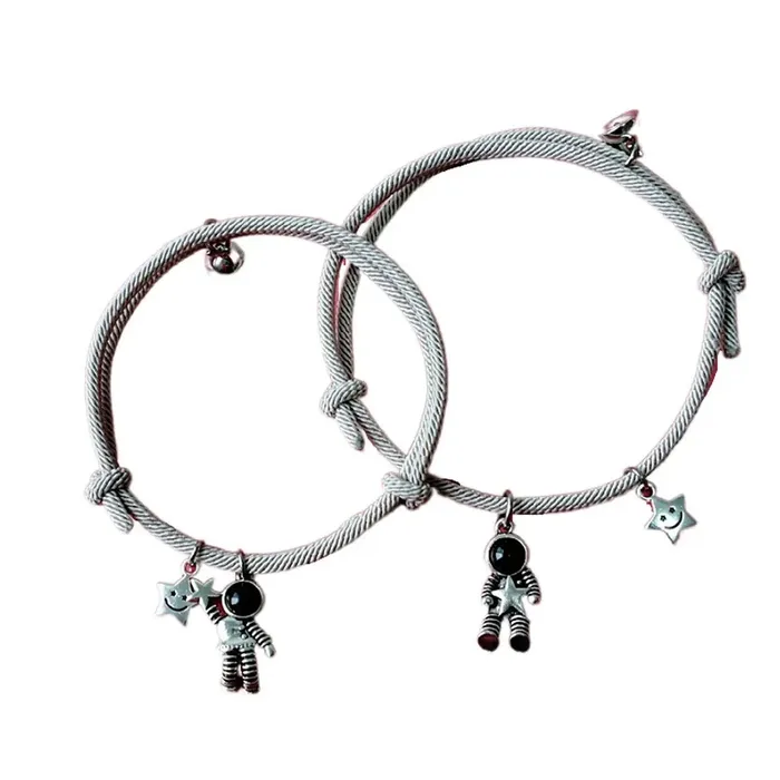 Gold Shield Pulseras de pareja Earrings