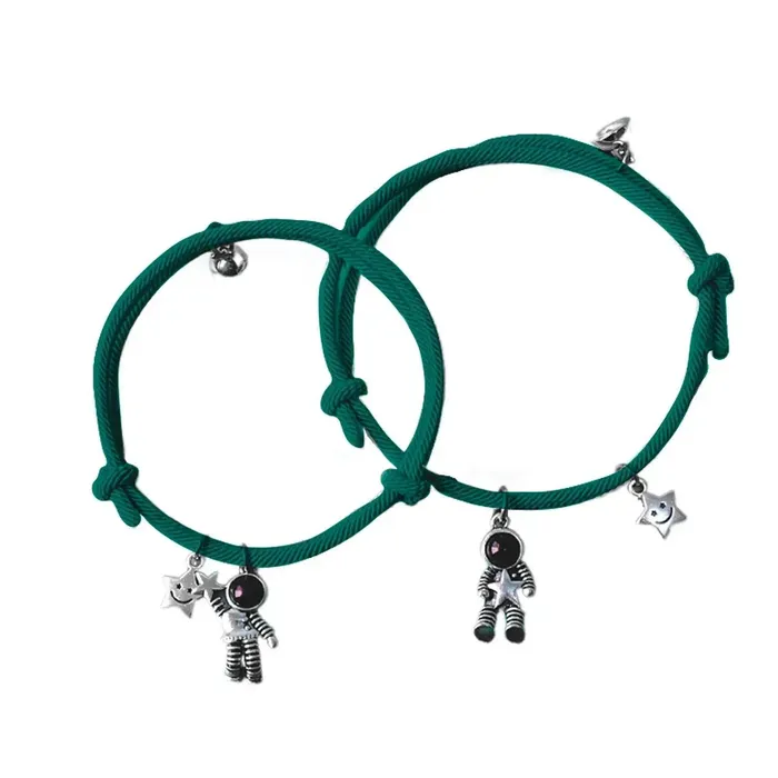 Gold Shield Pulseras de pareja Earrings