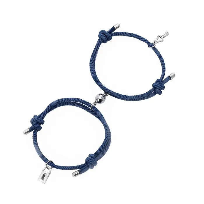 Gold Shield Pulseras de pareja Earrings