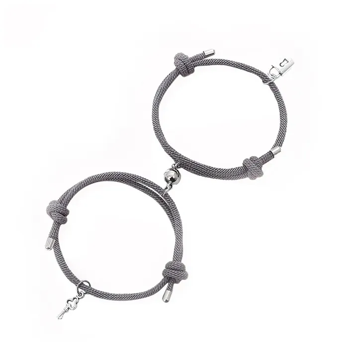 Gold Shield Pulseras de pareja Earrings