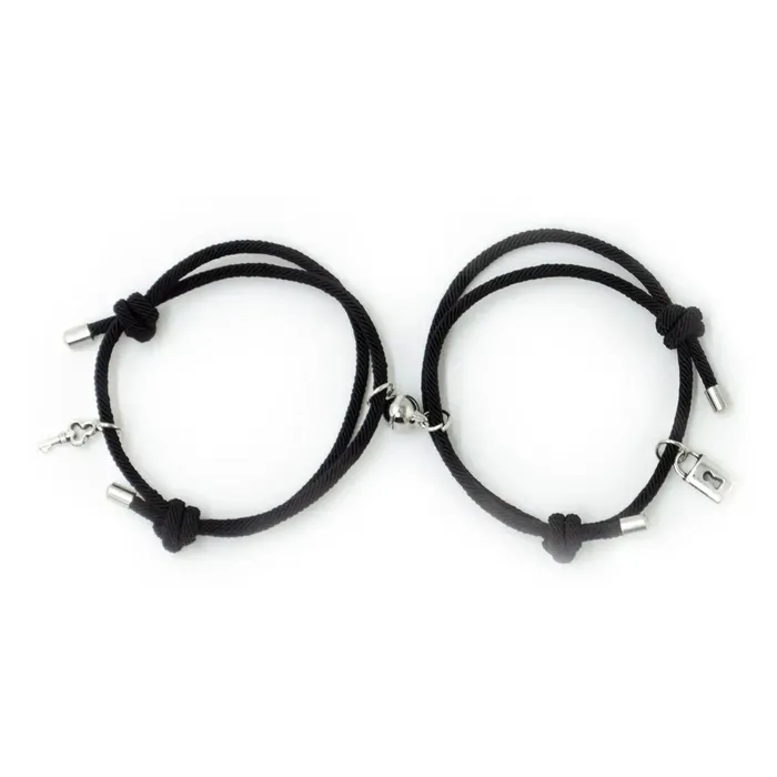 Gold Shield Pulseras de pareja Earrings