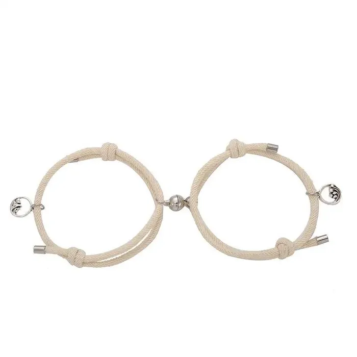Gold Shield Pulseras de pareja Earrings