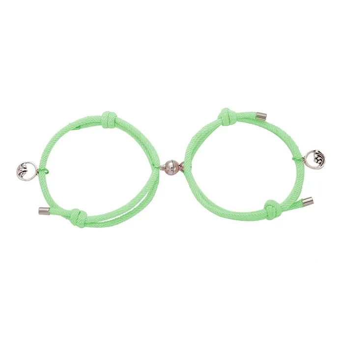 Gold Shield Pulseras de pareja Earrings
