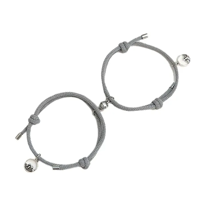 Gold Shield Pulseras de pareja Earrings