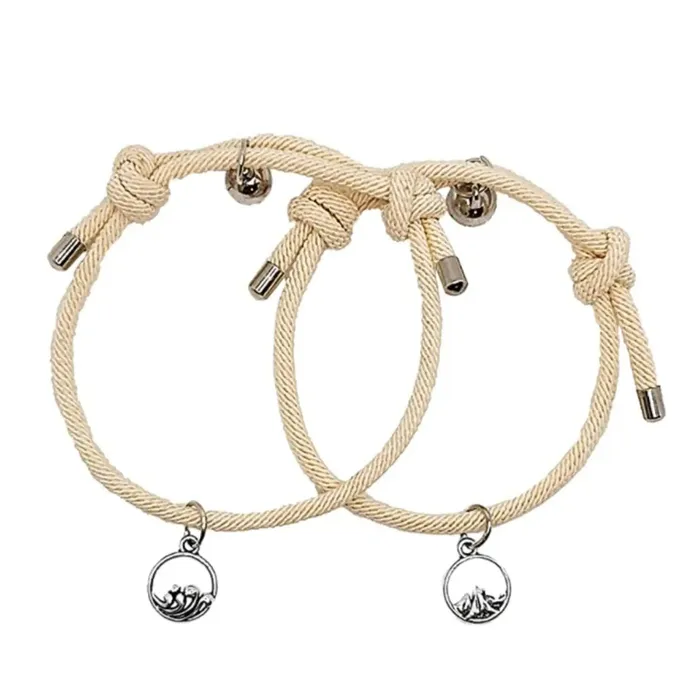 Gold Shield Pulseras de pareja Earrings