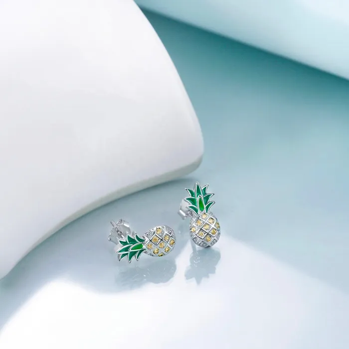 Juego de aretes y collar con dije de pia Gold Shield Earrings