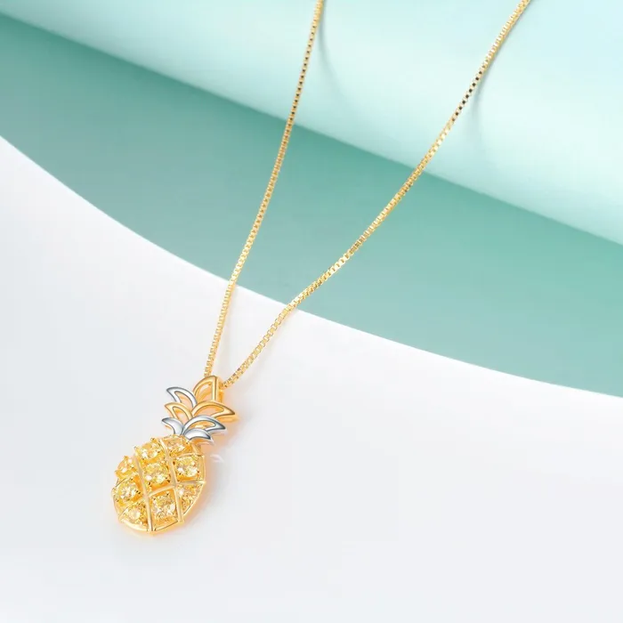 Juego de aretes y collar con dije de pia Gold Shield Earrings
