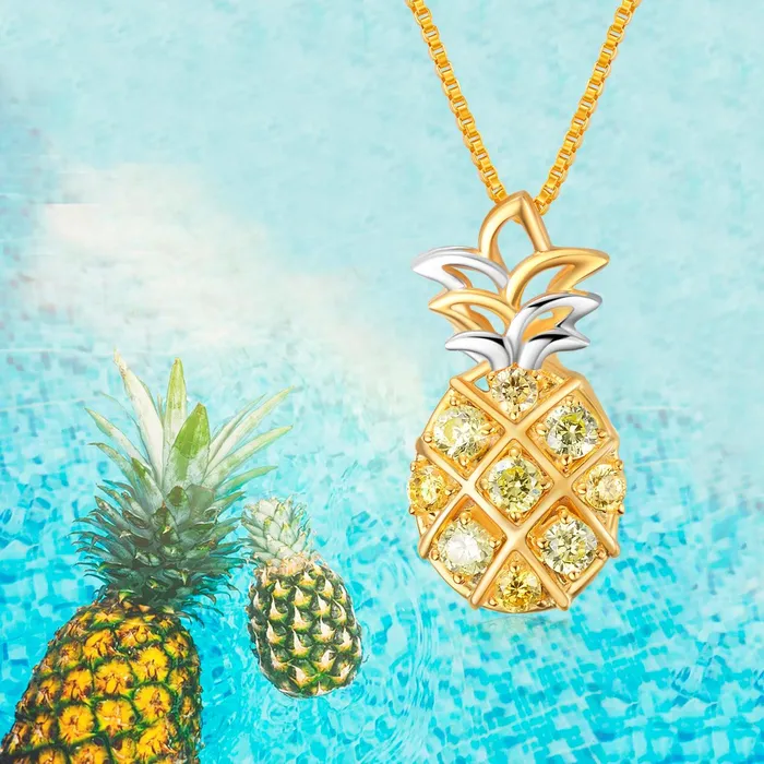 Juego de aretes y collar con dije de pia Gold Shield Earrings