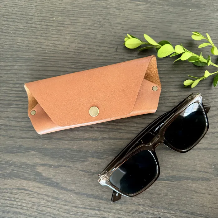 MAJOR JOHN Earrings Leather Sunglass holder