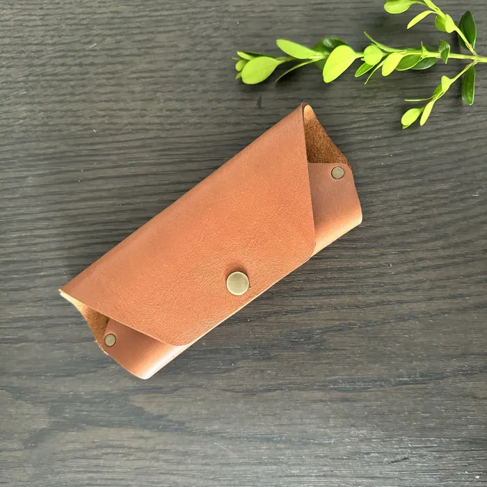 MAJOR JOHN Earrings Leather Sunglass holder