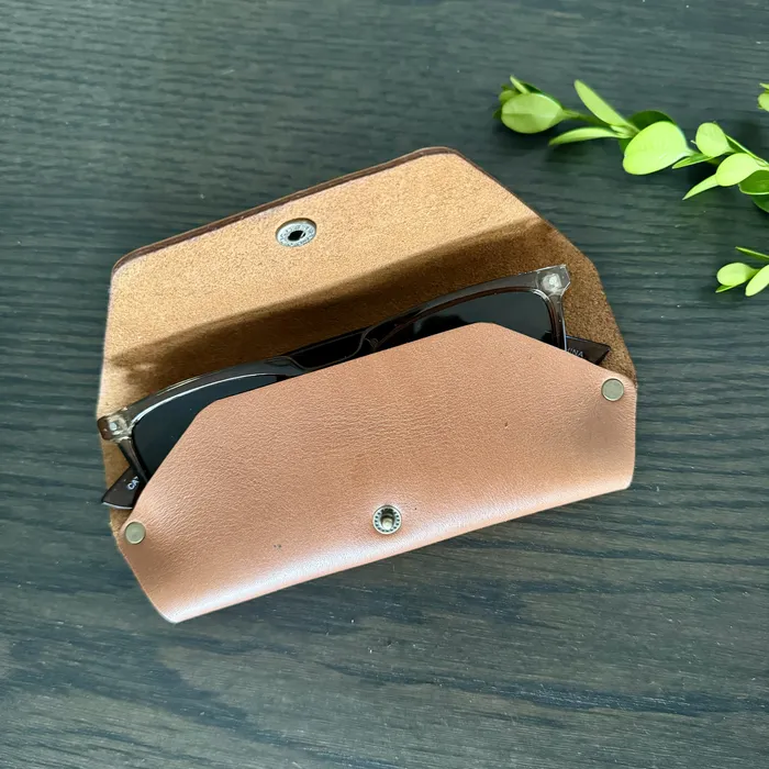 MAJOR JOHN Earrings Leather Sunglass holder