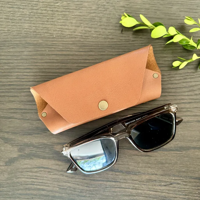 MAJOR JOHN Earrings Leather Sunglass holder