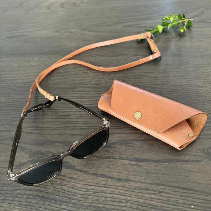 MAJOR JOHN Earrings Leather Sunglass holder