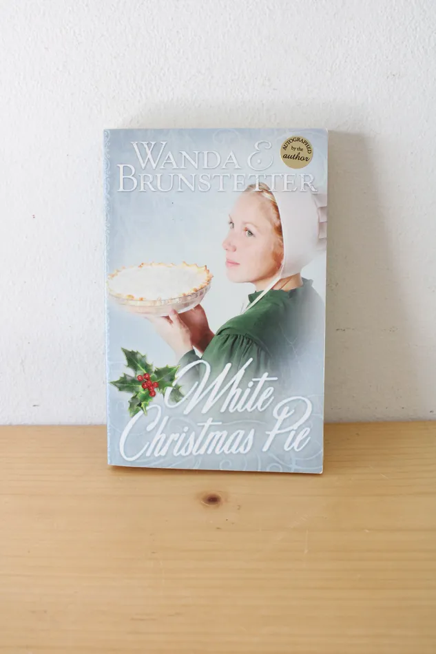 Necklaces Jubilee Thrift White Christmas Pie By Wanda E Brunstetter