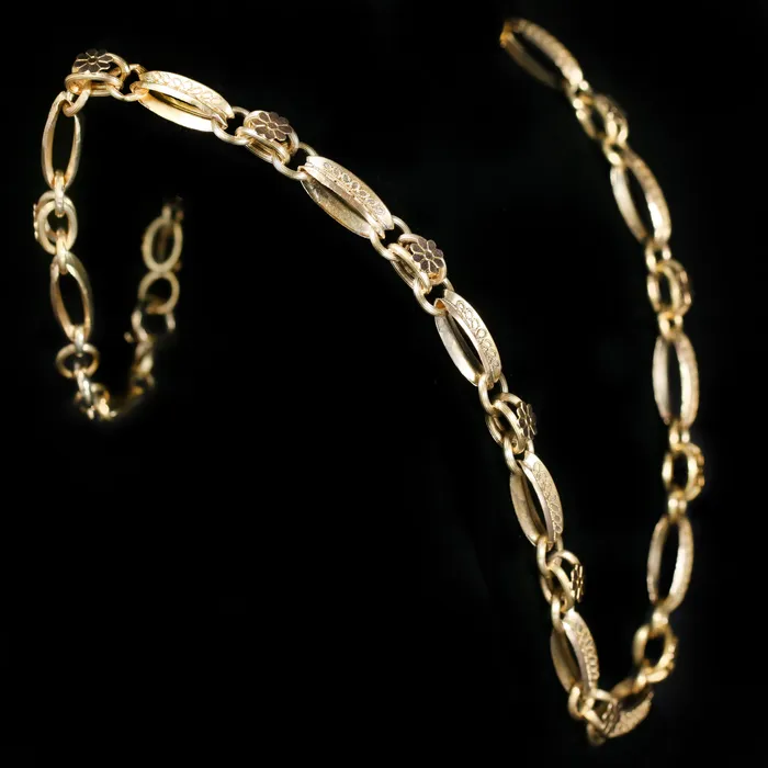PreStyled Sets Victorian 18K Yellow Gold Book Chain OTC