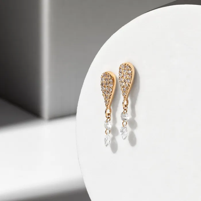 RACHEL LYNN CHICAGO Earrings 18 Karat Yellow Gold Aspen Air Double Diamond Drop Earrings