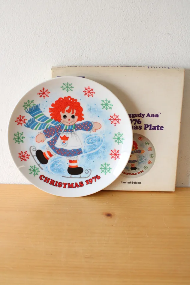 Schmid Schmid The Raggedy Ann 1976 Christmas Wall Decor Plate Earrings