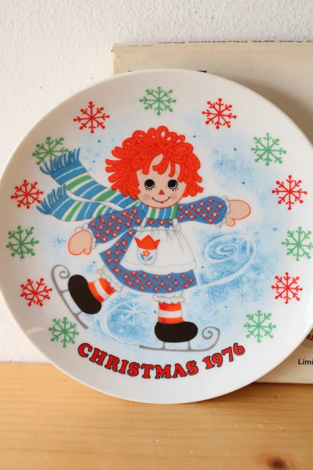 Schmid Schmid The Raggedy Ann 1976 Christmas Wall Decor Plate Earrings