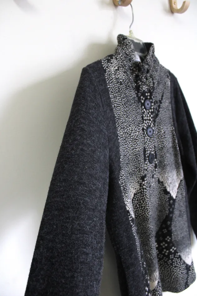Terra SJ Apparel Terra SJ Apparel Gray Pullover Sweater S Earrings